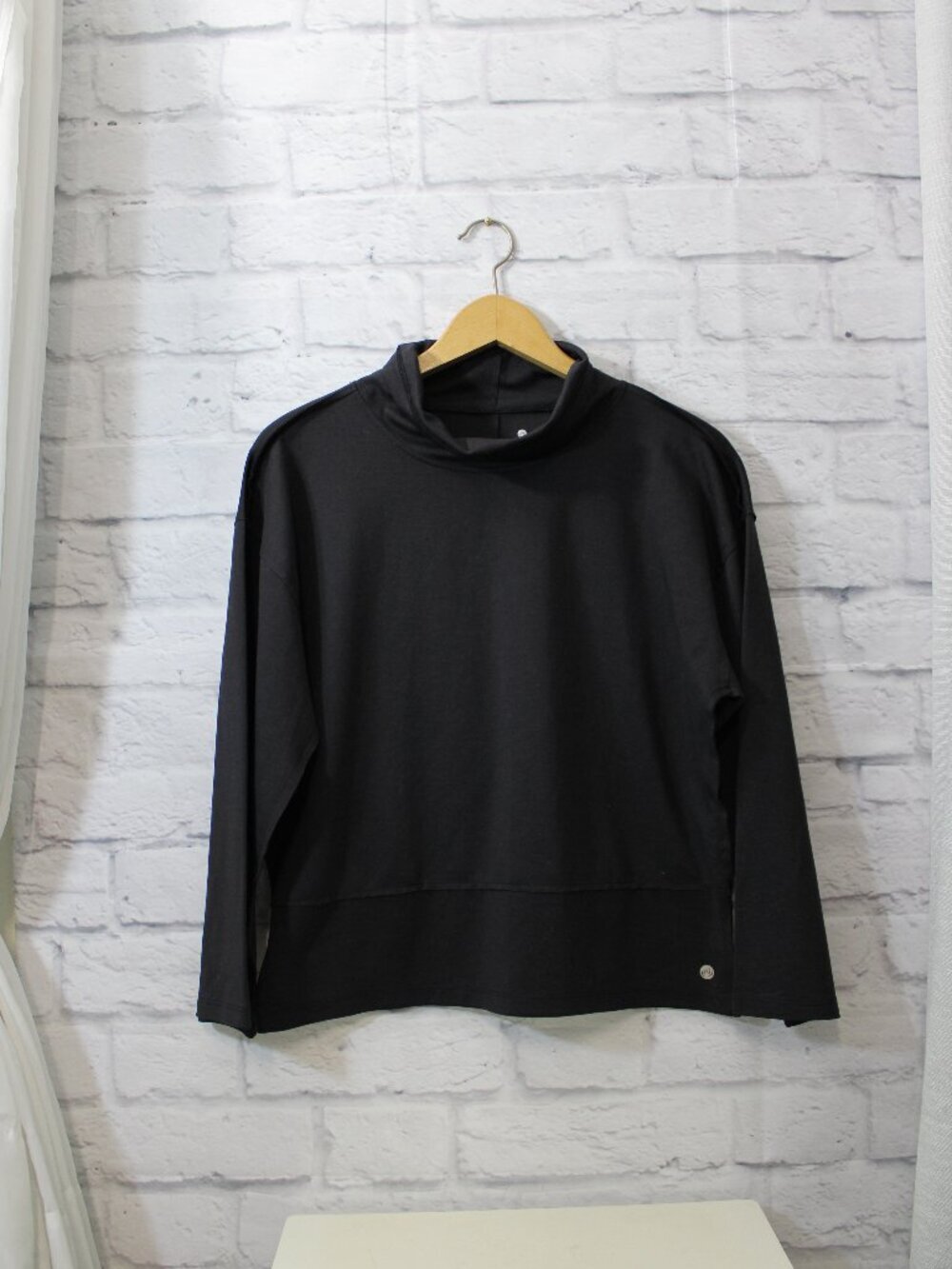 Apana Small Black Mock Neck Pullover Longsleeve Activewear Yoga Gym Sweatshirt